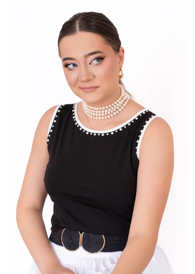 Bluza neagra fara maneci accesorizata cu perle