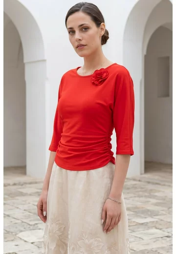 Bluza red currant cu elasticizare si floare