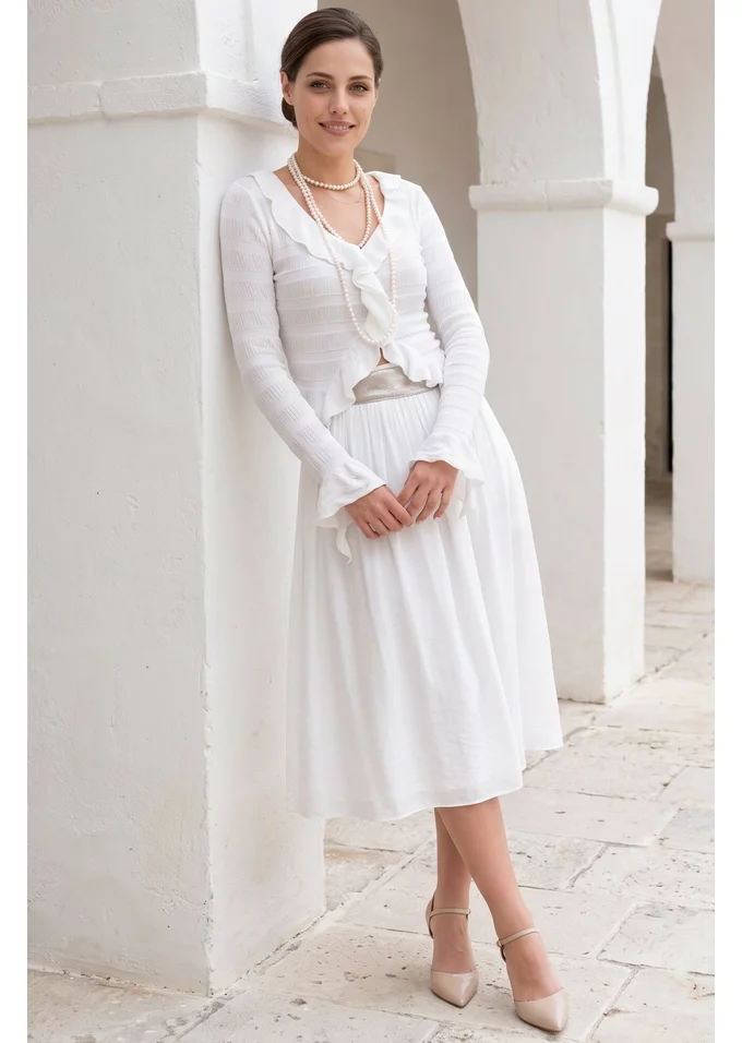 Bluza romantica alba cu decoteu in V si volane