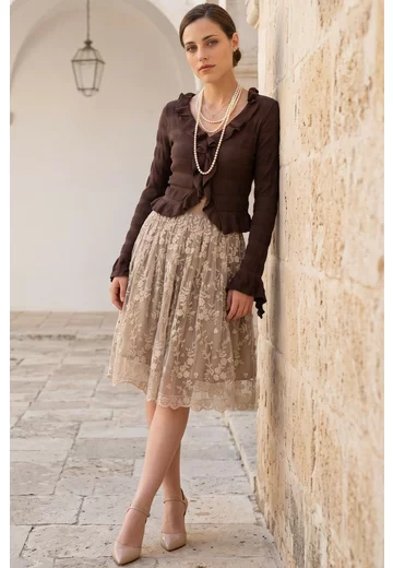 Bluza romantica maro cu decoteu in V si volane