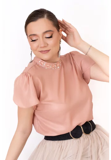 Bluza Rose Chic cu colier din pietre