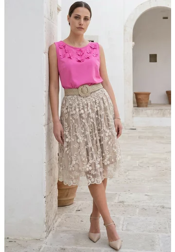 Bluza roz magenta fara maneci decorata cu flori