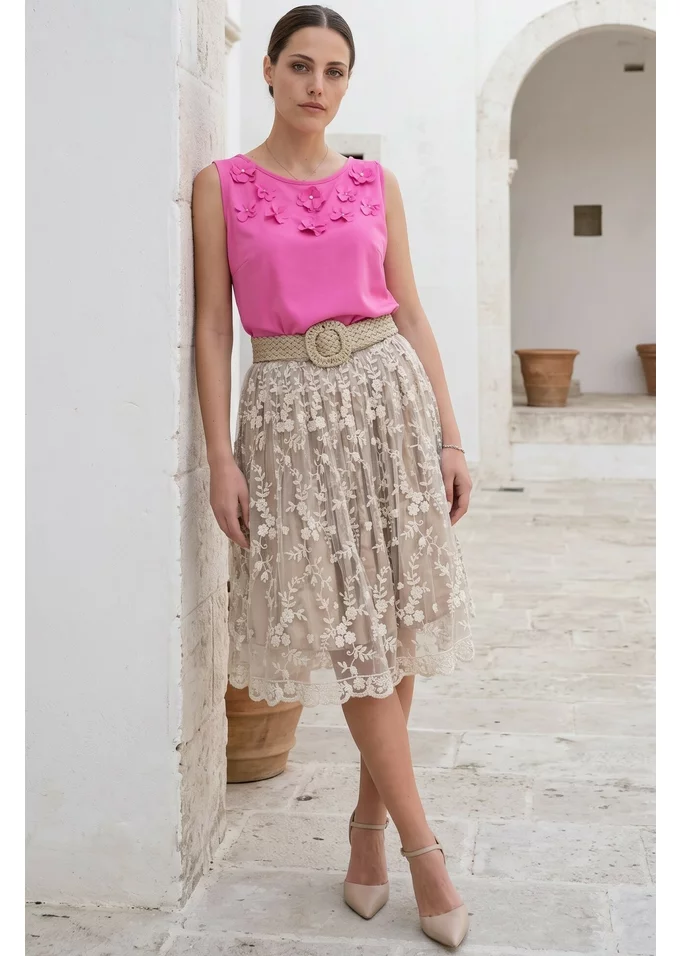 Bluza roz magenta fara maneci decorata cu flori