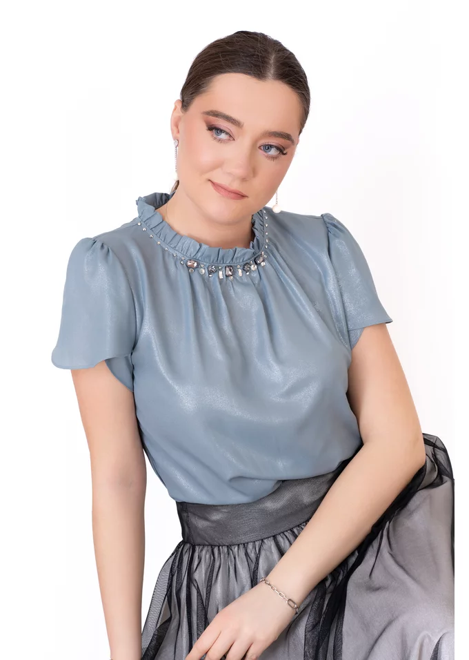 Bluza saphire elegance decorata cu colier din strasuri si pietre