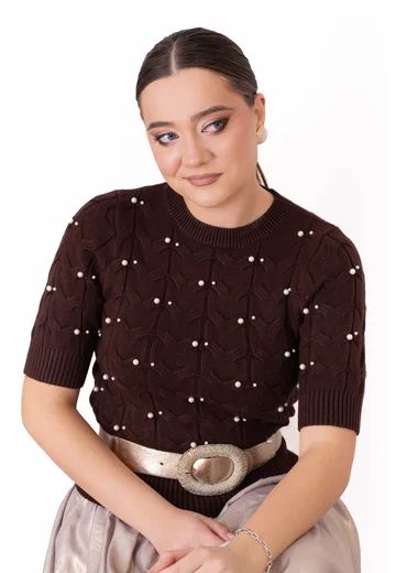 Bluza tricotata maro cu maneca scurta si perle