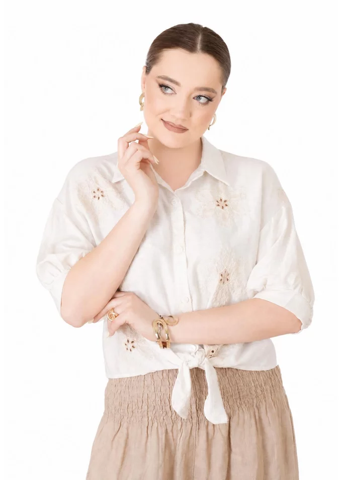 Camasa cream cu broderie fina ton in ton