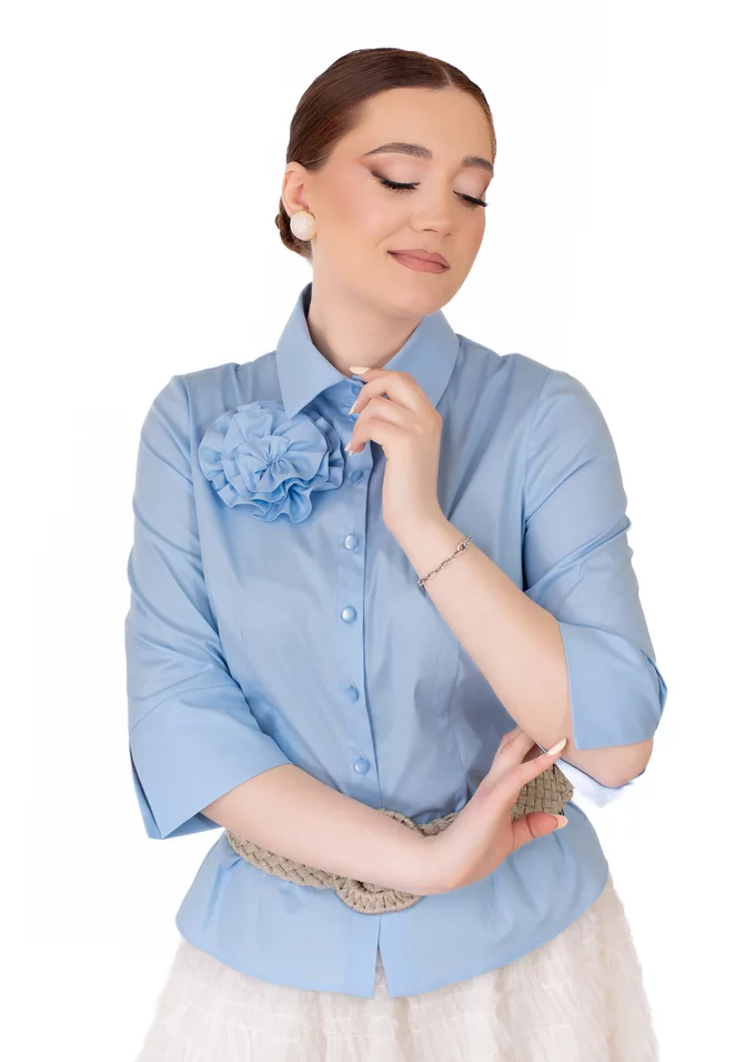 Camasa din poplin baby blue  decorata cu floare