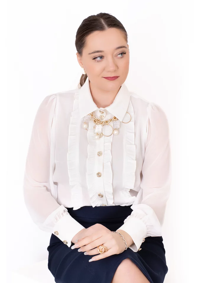 Camasa eleganta decorata cu volanase si nasturi bijuterie