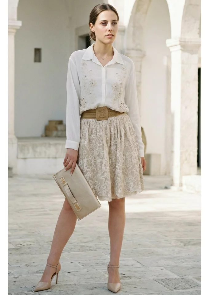 Camasa eleganta ivory decorata cu broderie , strasuri si perle