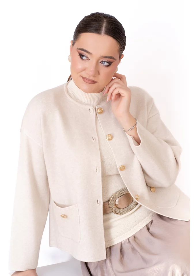 Cardigan elegant crem cu nasturi metalici statment si buzunare fine