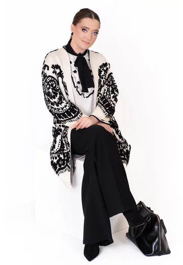 Cardigant tricotat cu model traditional