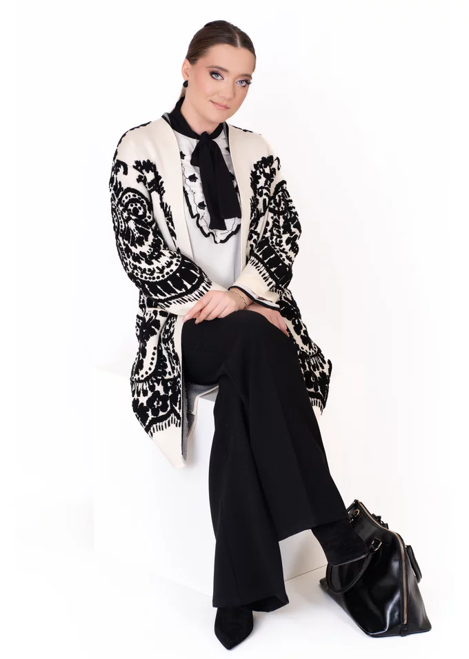 Cardigant tricotat cu model traditional