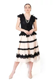 Fusta eleganta in dungi cream black decorata cu broderie