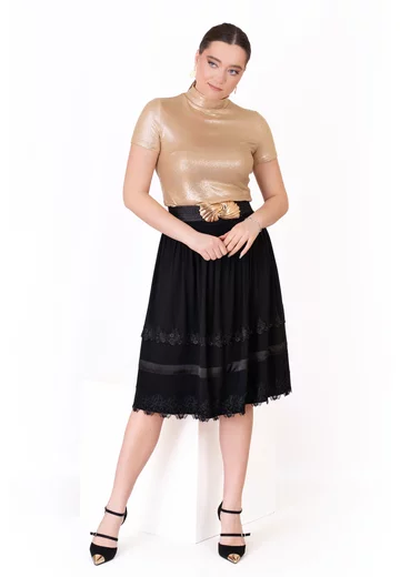 Fusta eleganta neagra decorata cu dantela ton in ton