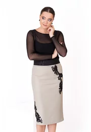 Fusta glacier din stofa pepit decorata cu  broderie neagra