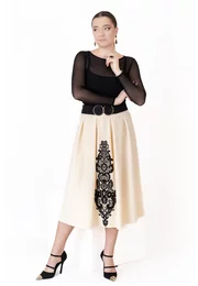 Fusta sweet cream din crep de vascoza cu coloane brodate