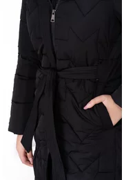 Geaca din fas ineagra cu cordon si  gluga decorata cu blana bej