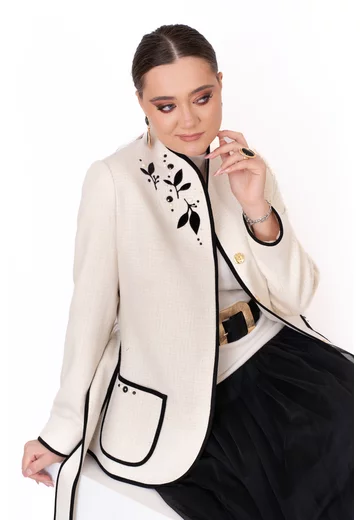 Haina imperial cream din tesatura cu continut ridicat de lana