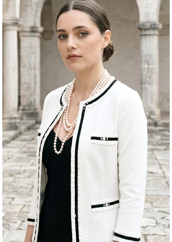 Jerseu elegant ivory accesorizat cu detalii in contrast