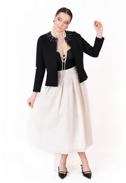 Jerseu elegant negru accesorizat cu perle si strasuri