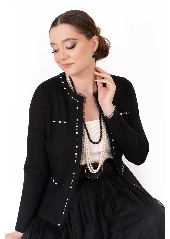 Jerseu elegant negru accesorizat cu pietre si perle