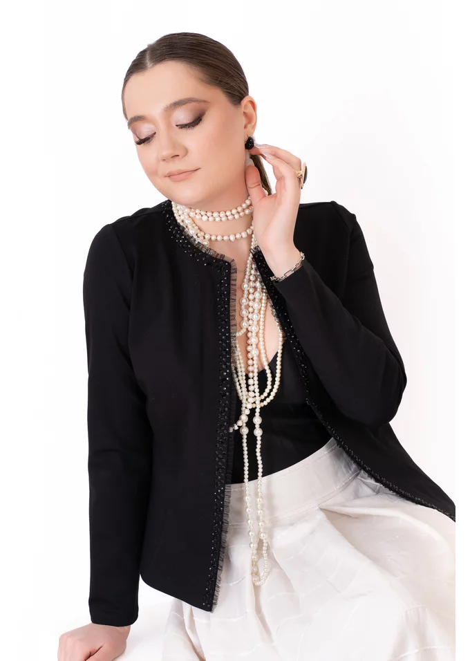 Jerseu elegant negru accesorizat cu strasuri si pietre