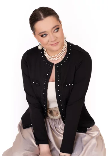 Jerseu elegant negru accesorizat strasuri si perle
