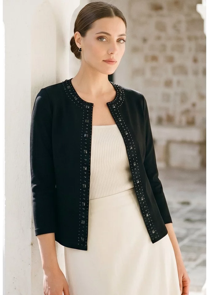 Jerseu elegant negru decorat cu strasuri ton in ton