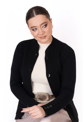 Jerseu tricotat negru cu buzunare si nasturi