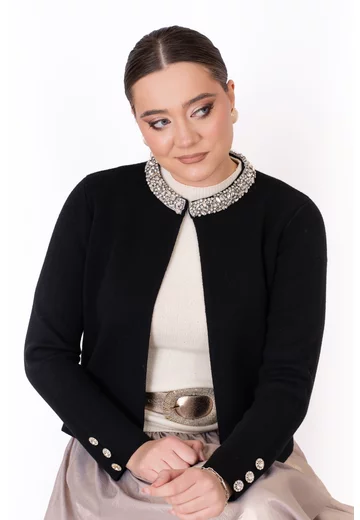 Jerseu tricotat negru decorat cu pietre si strasuri