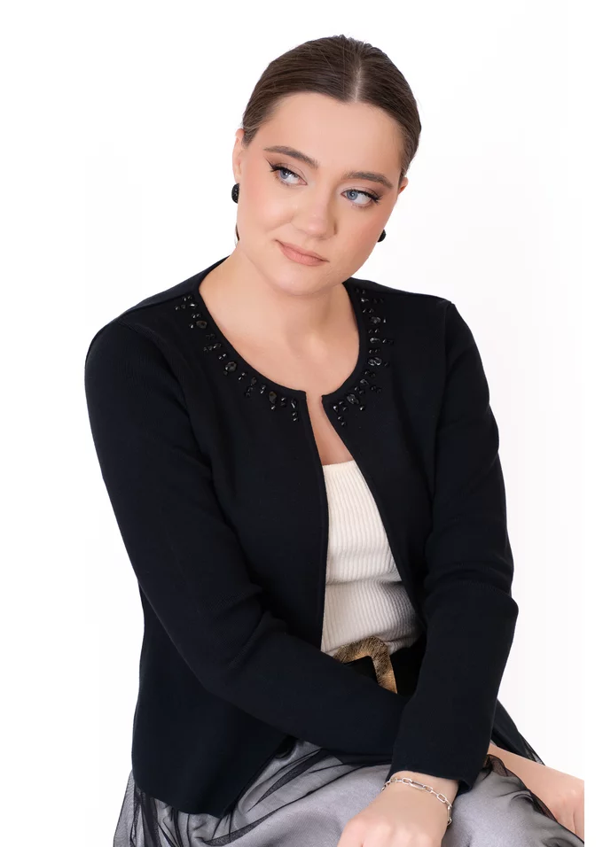 Jerseu tricotat negru decorat cu strasuri si pietre