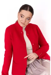 Jerseu tricotat rosu cu buzunare si nasturi