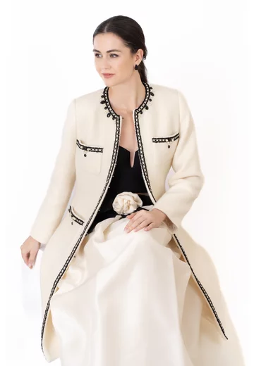 Palton quiet luxury din lana crem cu detalii negru auriu