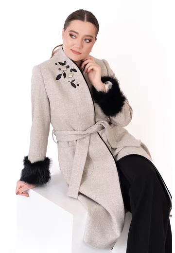 Palton smokey chic fumuriu din lana cu cordon , blanita si detalii din pietre