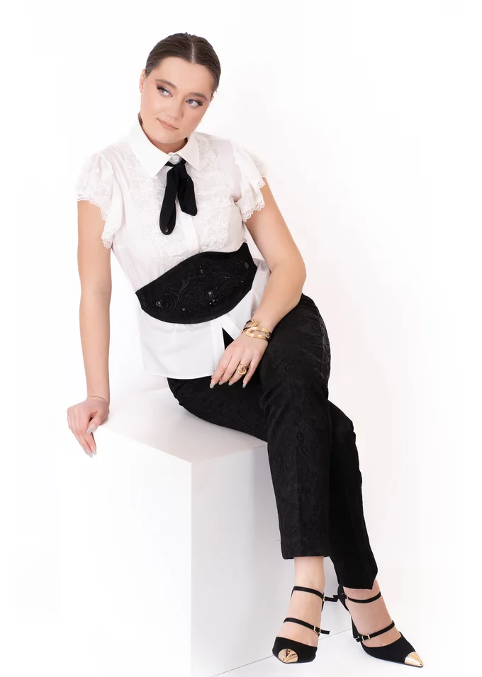 Pantalon elegant conic din brocard negru