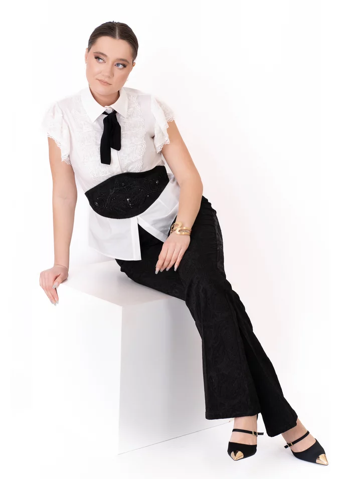 Pantalon elegant evazat din brocard negru