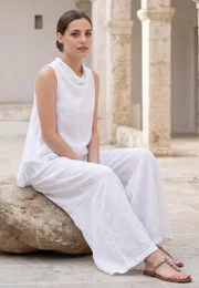 Pantalon lejer din in alb cu talie elasticizata