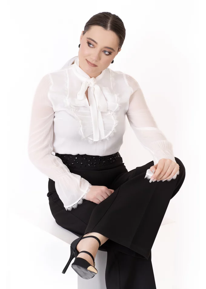 Pantalon palazzo accesorizat cu centura din pietre si strasuri