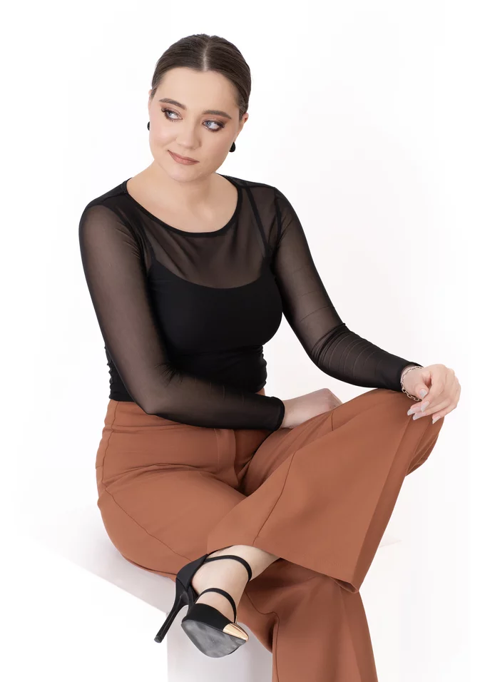 Pantalon palazzo maro carmel accesorizat cu nasturi in contrast