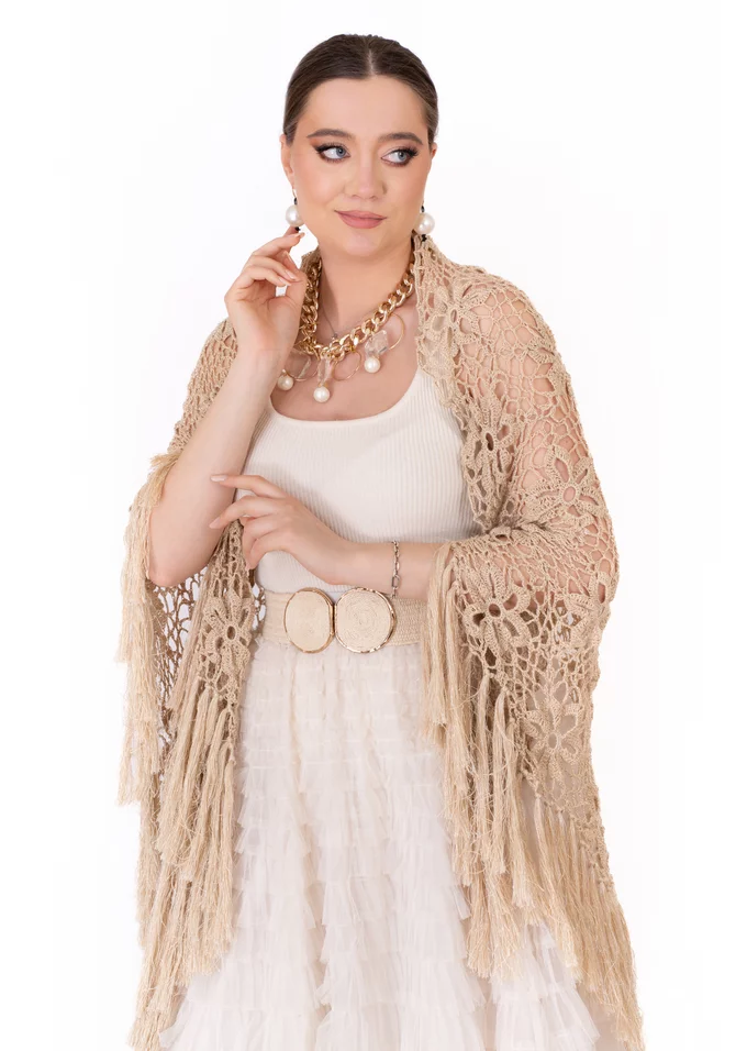 Poncho tricotat auriu cu franjuri