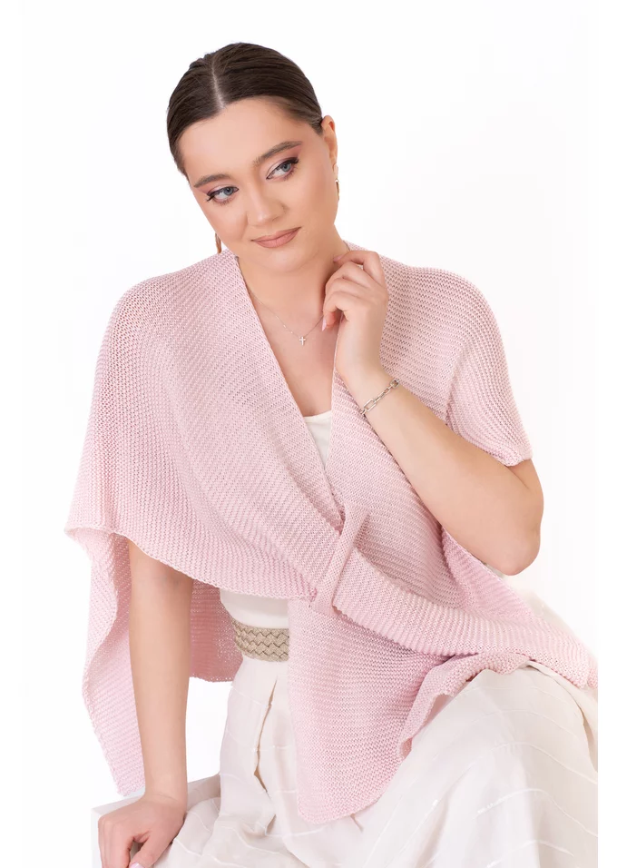 Poncho tricotat roz pudra cu prindere frontala decorativa