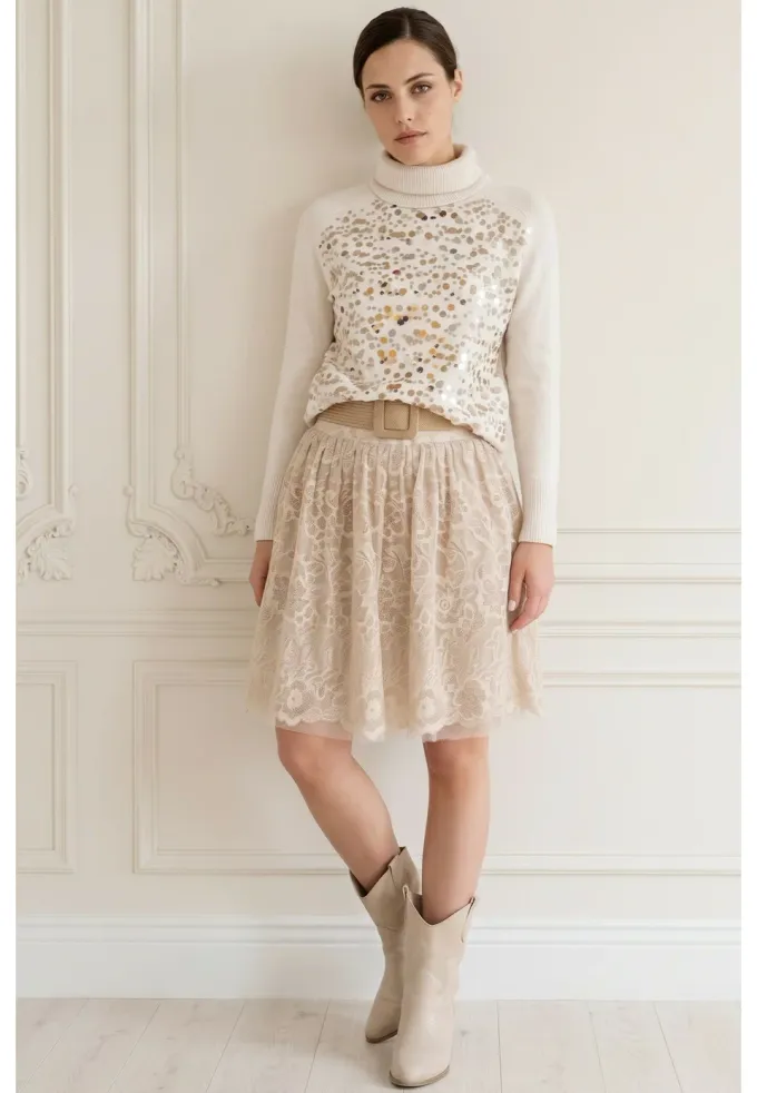 Bluza tricotata crem accesorizata cu paiete