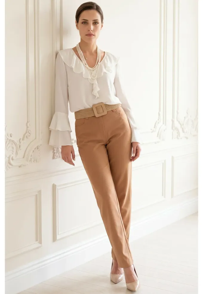 Pantalon camel pe linia piciorului skinny