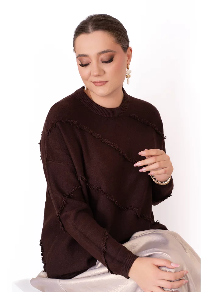 Pulover maro cu detalii franjurate din tricot
