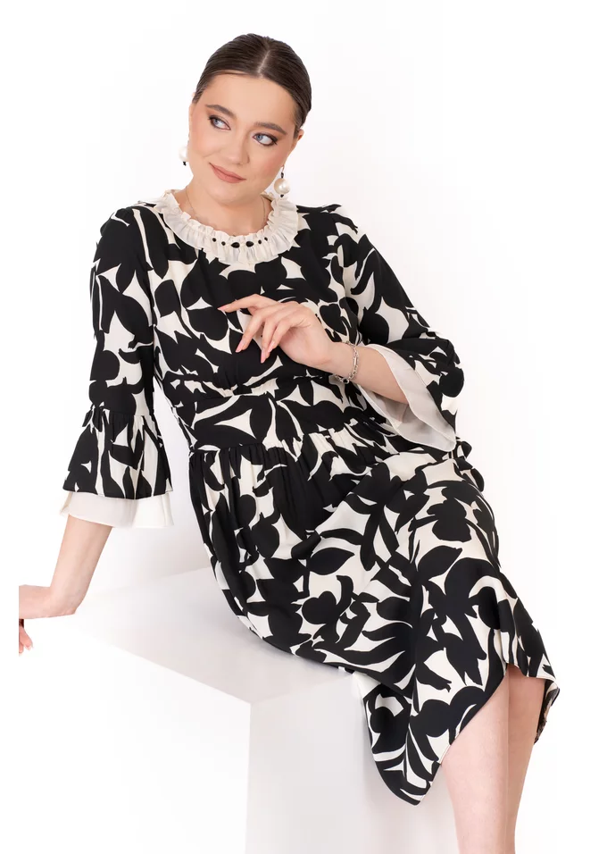 Rochie abstract leaf din vascoza accesorizata cu perle si strasuri