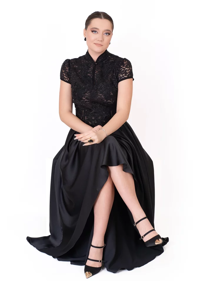 Rochie asimetrica  eleganta dark beauty din dantela tip macrame si tafta fina