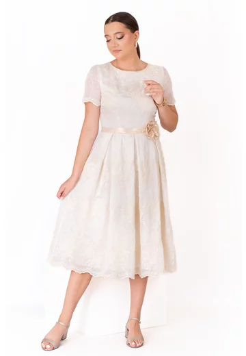 Rochie brodata de cocktail din organza tip borangic accesorizata cu floare