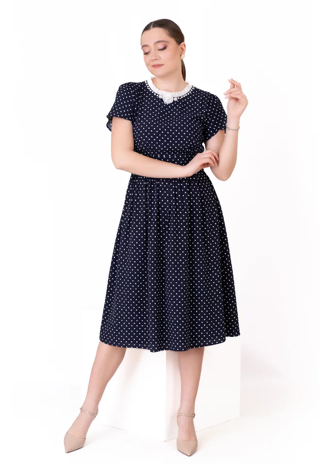 Rochie cream dots din vascoza decorata cu floare si perle
