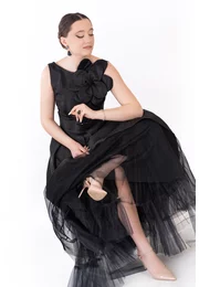 Rochie de gala black  din organza glittery decorata cu floare 3d si strasuri
