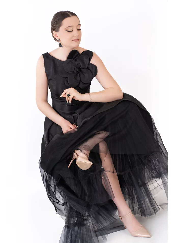 Rochie de gala black  din organza glittery decorata cu floare 3d si strasuri